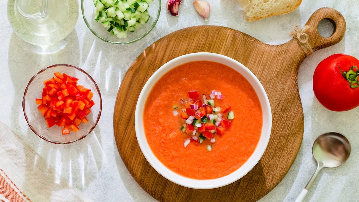 Gazpacho de tomates aux herbes fraîches